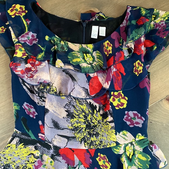 Floral fitted ruffle/layer dress. Size 1 - Picture 6 of 6